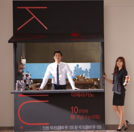 동서식품의 인스턴트 커피 카누(KANU)가 무더운 여름 아이스 커피를 즐기려는 소비자들에게 인기다.