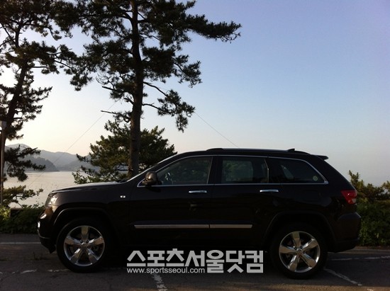 지프 그랜드체로키 측면