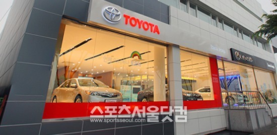 26일 한국도요타자동차가 전주시 덕진구 덕진동에 국내 18번째 전시장인 도요타 전주의 공식 오픈 행사를 열고 본격적인 판매에 들어갔다고 밝혔다.