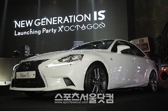렉서스 브랜드가 26일 서울시 강남구 논현동에 있는 클럽 옥타곤에서 고객 론칭 행사를 열였다고 27일 밝혔다.