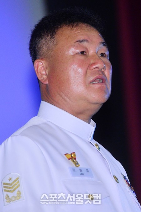 이해영 원사(제2연평해전 당시 갑판장)가 28일 오후 서울 동대문구 청량리동 영화진흥위원회에서 열린 제2연평해전 대학생 추모문화제 ALL THAT 연평해전에 참석해 연평해전과 관련해 의견을 말하고 있다./남윤호 기자