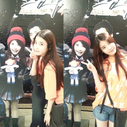 아이유가 도플갱어란 제목으로 사진을 공개해 누리꾼들이 관심을 보였다. / 아이유 공식 팬카페 유애나 캡처