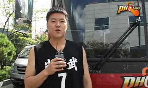 3일 살인 및 시체유기로 체포된 정상헌이 상무 농구단에서 활약할 당시 인터뷰를 하고 있다. / 울산 모비스 피버스TV 캡처