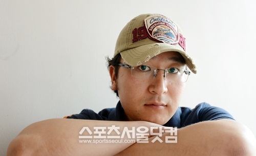 사랑의 묘약 자네 아내와 여행을 가고 싶네 등 단편 영화 감독으로 주목받고 있는 김현규 감독./임영무 기자