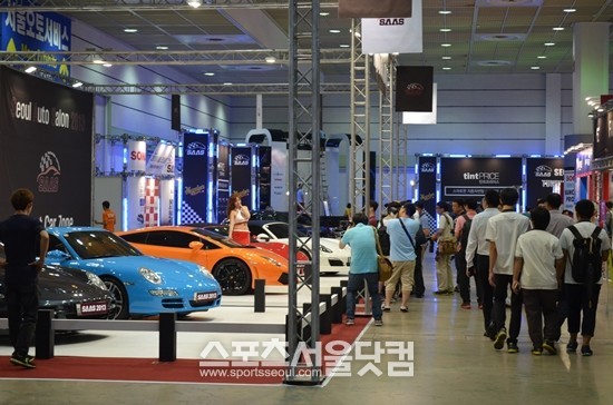 2013 서울오토살롱이 서울 삼성동 코엑스 1층 A홀에서 14일까지 4일간 열린다./황준성 기자