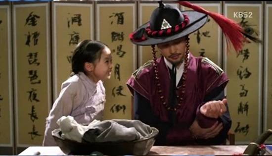 송종호는 공주의 남자에 이어 천명에서도 호흡을 맞춘 아역배우 김유빈에 대한 애정을 가감없이 드러냈다. / KBS 방송화면캡처