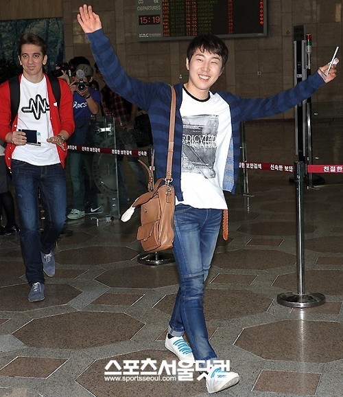 장범준 축가 영상이 누리꾼들의 눈길을 끌고 있다. / 더팩트 DB