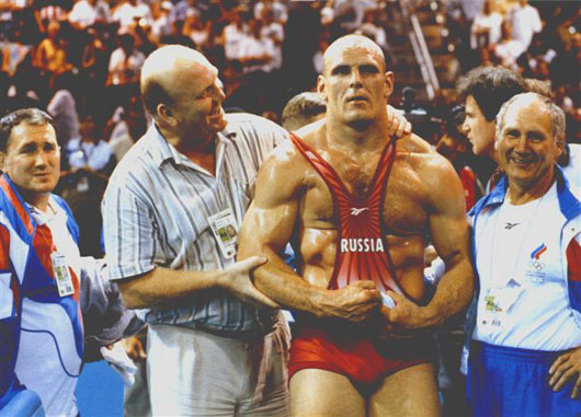 알렉산더 카렐린(왼쪽에서 세번째)이 아마추어 레슬링 선수로 활약하며 1996년 애틀랜타올림픽에 출전할 당시 모습. / 카렐린 공식 홈페이지 (karelin.ru)
