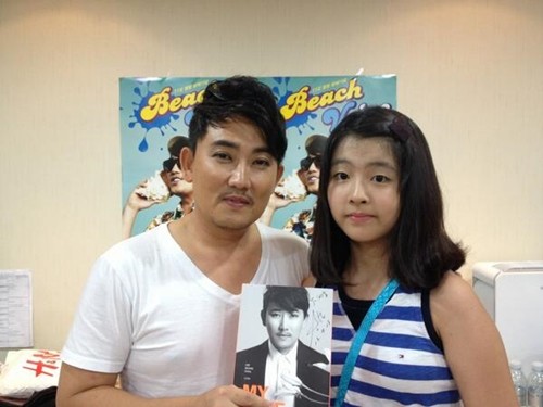 가수 이승철이 손예림과 함께한 사진을 공개했다./이승철 트위터 캡처
