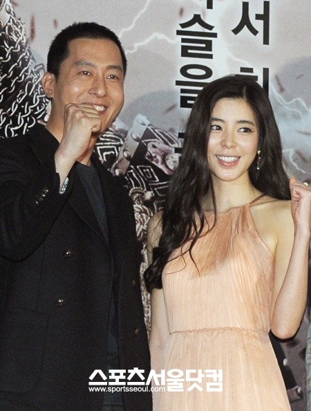 김규리(왼쪽)가 연인 김주혁과 결별을 인정해 눈길을 끌고 있다./더팩트DB