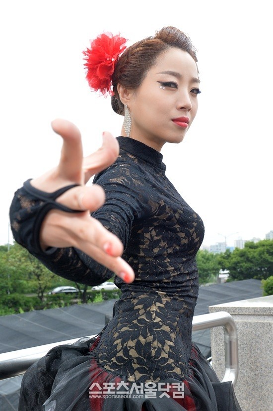 KBS 2TV 개그콘서트에서 반전소녀로 깜찍함을 발산하던 허민이 섹시 탱고 댄서로 변신해 시청자들에게 색다른 재미를 선사했다.  / 최진석 기자