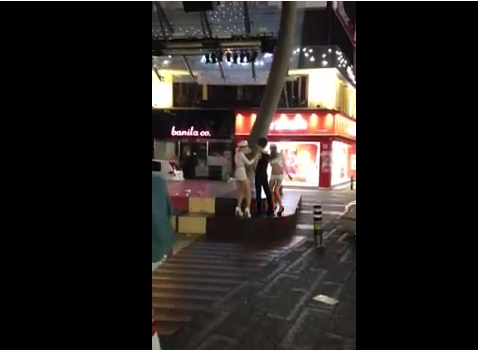 대구 길거리에서 여성들이 섹시 댄스를 추는 영상이 공개돼 큰 관심을 받고 있다./유튜브 영상 캡처