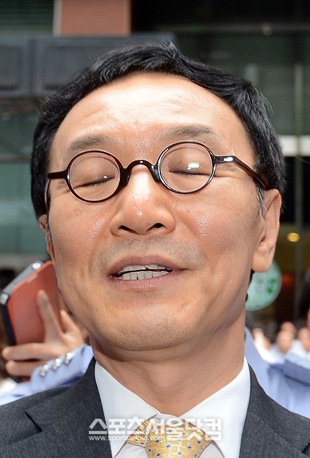 22일 오후 국민은행 노조 반발에 부딪혀 취임식이 무산된 이건호 신임 국민은행장이 사내방송에서 취임사를 공개했다./ 임영무 기자