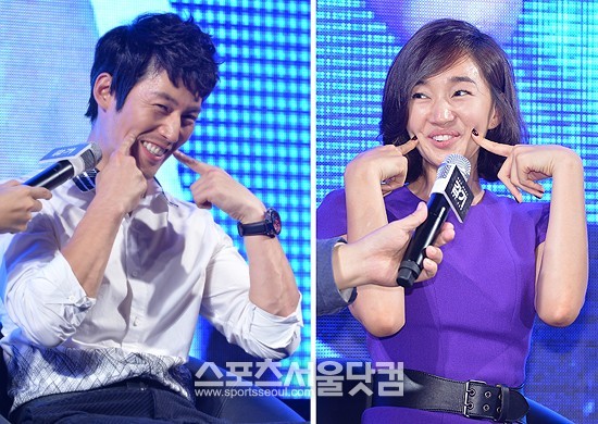 배우 장혁(왼쪽)과 수애가 22일 오후 서울 강남구 논현동 플래툰 쿤스트할레에서 열린 영화 감기 뮤직 쇼케이스에 참석해 포즈를 취하고 있다. /최진석 기자