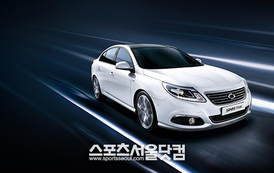 국내 중형차 가운데 최초로 1.6ℓ급 가솔린 직분사 터보 엔진을 탑재한 다운사이징 모델 SM5 TCE는 지난달 출시 이후 2000여대에 달하는 주문량을 기록하는 등 성공적인 판매 실적을 거두고 있다.