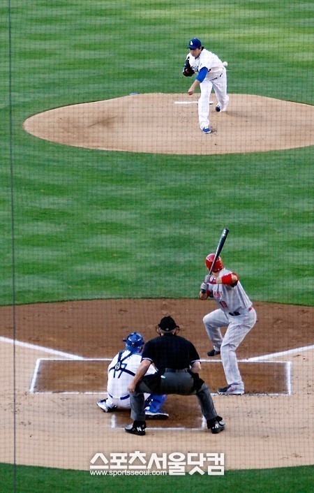 LA 다저스 류현진이 28일 다저스타디움에서 열린 2013시즌 메이저리그 신시내티 레즈와 홈 경기에 선발 등판해 조이 보토와 맞대결을 펼치고 있다. / LA= 굿모닝미디어