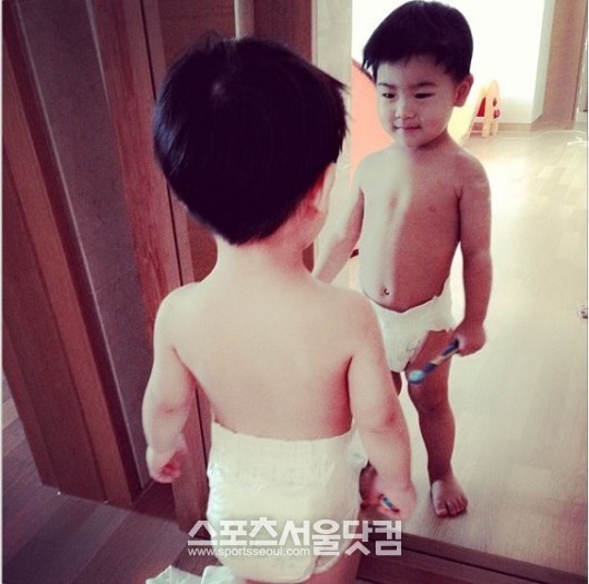 개코의 아들 사진이 네티즌 사이에서 화제를 모으고 있다. / 김수미 인스타그램