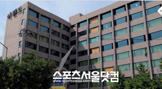 공정거래위원회가 지난달 30일 발표한 62개 대기업집단의 채무보증현황에 따르면 이랜드는 1696억7700만원으로 계열사 간 채무보증 액수 최상위 집단으로 꼽혔다. /더팩트DB