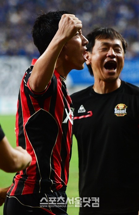 후반 8분 헤딩 추가 골을 터뜨린 서울 수비수 김진규.