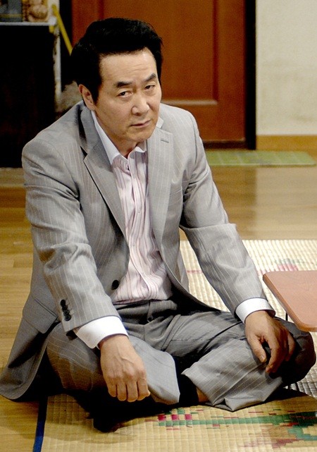 한진희가 손자를 잃은 슬픔에도 평소와 다름 없이 MBC 주말드라마 금나와라 뚝딱의 촬영을 마쳐 주위를 안타깝게하고 있다./MBC 제공