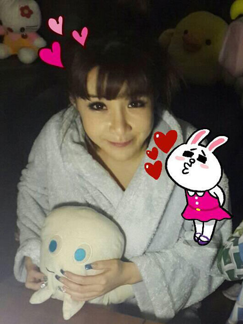 박봄이 목욕가운 셀카 사진을 공개했다. / 출처=박봄 트위터