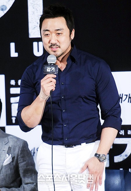 배우 마동석이 7일 오후 서울 성동구 행당동 왕십리CGV에서 열린 영화 감기 언론시사회에 참석해 출연소감을 밝히고 있다. /이영훈 인턴기자