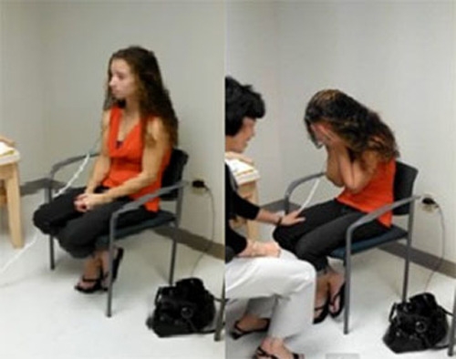 청각장애 아내의 기적 영상이 화제다./온라인 커뮤니티