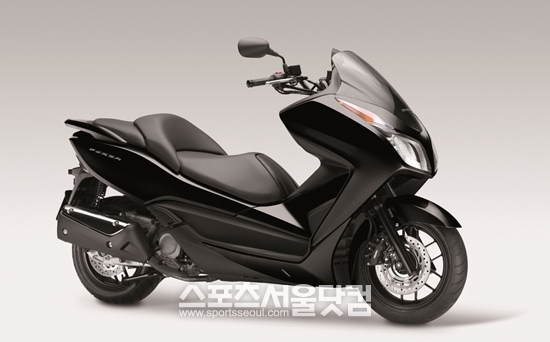 12일 혼다코리아는 대형 스쿠터 포르자를 출시했다.