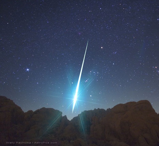 별똥별이 쏟아지는 유성우 쇼를 서울 지역에서도 관찰할 수 있는 방법에 누리꾼들이 관심을 보였다. / 더팩트 DB