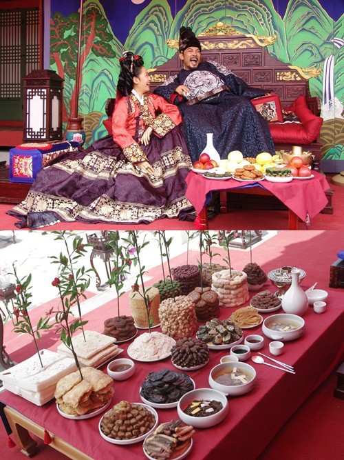 왕의 남자에 등장한 연회 상차림. 고운 빛깔로 보는 이의 시선을 사로잡고 있다./푸드 앤 컬처코리아 제공