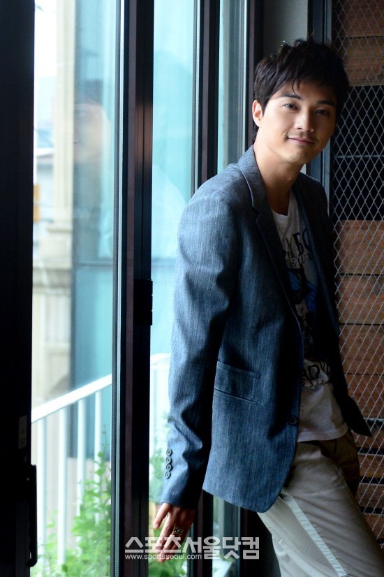 시청률 고전을 면치 못하고 있는 결혼의 여신에서 훈남 검사 역으로 인지도를 쌓아가고 있는 배우 김지훈이 <더팩트>과 인터뷰를 가졌다. / 남윤호 기자