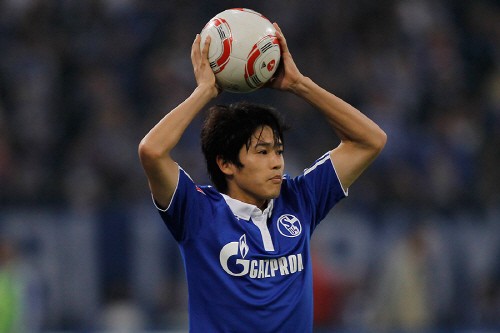 아스널 영입 표적으로 떠오른 샬케04 수비수 우치다 야쓰토. / 샬케04 홈페이지 캡처