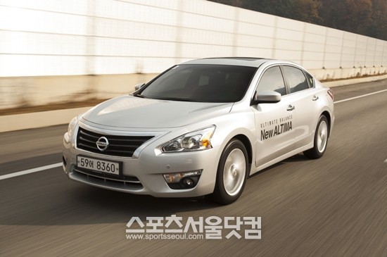한국닛산은 24일부터 다음 달 8일까지 매 주말마다 전국 10곳 전시장에서 알티마와 큐브를 시승할 수 있는 행사를 진행한다.