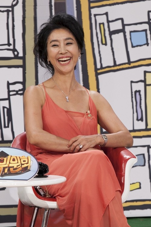 배우 김부선이 장자연의 전 소속사 대표를 명예훼손한 혐의로 벌금형을 받았다.