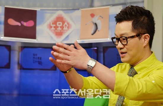 개그맨 지상렬이 성인 방송을 진행하게 된 이유에 대해 설명하고 있다./최진석 기자