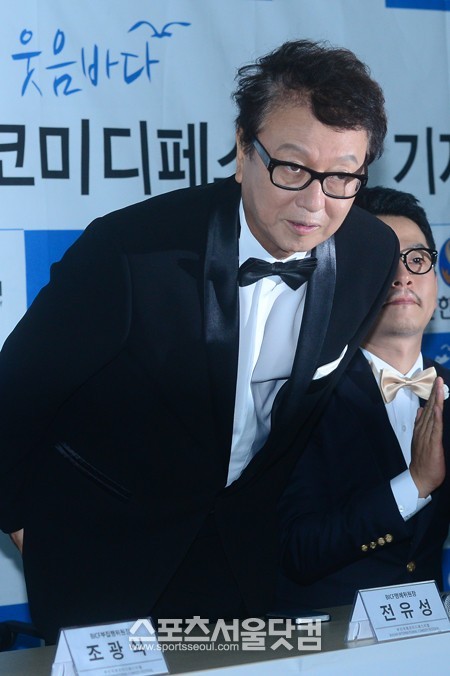 전유성이 2013 부산국제코미디페스티벌을 위해 같이 발로 뛰어준 후배들에게 고맙고 뿌듯하다는 입장을 밝혔다. / 남윤호 기자