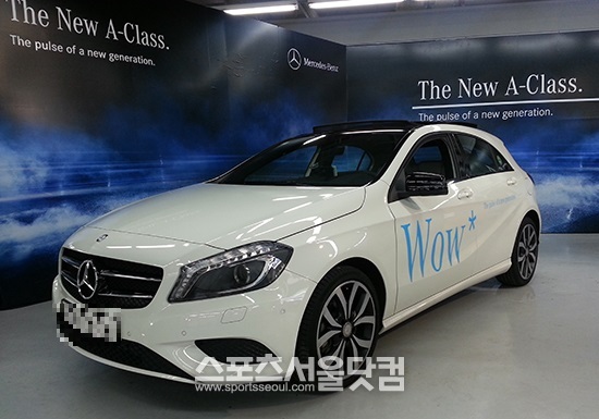 벤츠가 국내 소형차, 그것도 해치백의 무덤으로 불리는 국내 시장에  엔트리급 모델인 더 뉴 A클래스를 출시하며 시장 선점을 향한 출사표를 던졌다. / 서재근 기자