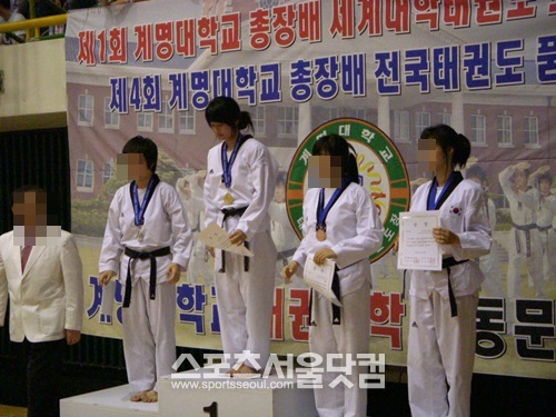 상 받는 것 정말 떨리네요 태미가 지난 2007년 전국 태권도대회에서 당당하게 1위에 올라 상을 받고 있다./태미 제공