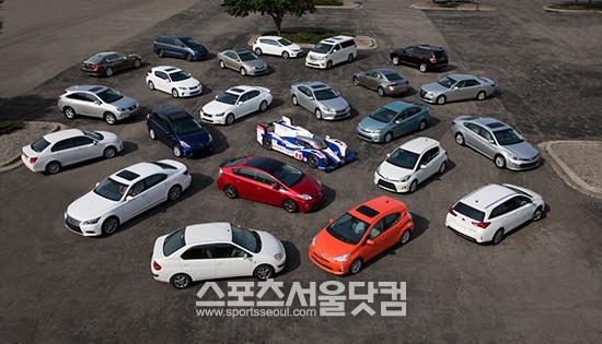 2일 한국도요타는 최근 미국에서 열린 도요타-렉서스 하이브리드 전 라인업 전시행사에서 4세대 프리우스에 대한 개발 청사진을 공개했다. / 사진 = 한국도요타 제공