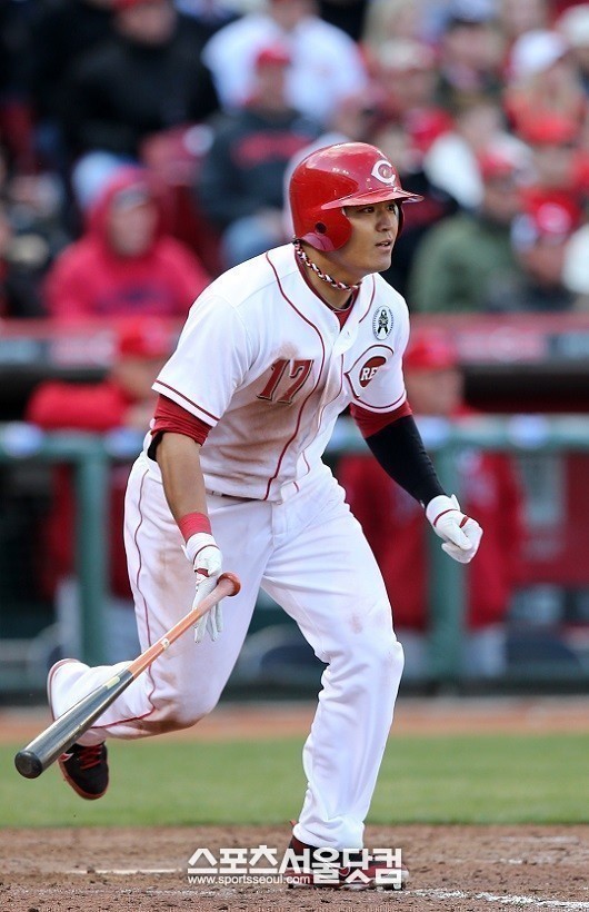 신시내티 레즈 추신수가 4일 세인트루이스 카디널스와 홈 경기에 선발 출장해 볼넷 3개를 얻었다. / 더팩트 DB