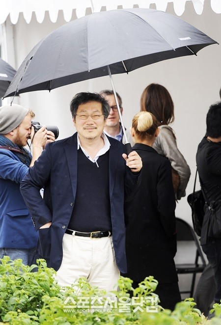 '베니스 상영' 홍상수 감독 초단편, 제목 '50:50' - 연예 | 기사 - 더팩트