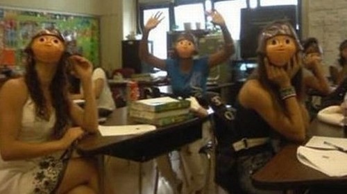 무서운 수학 시간 사진이 화제다. / 국외 온라인 커뮤니티 캡처