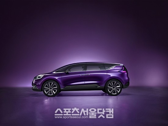 르노 그룹이 2013 프랑크푸르트 모터쇼에서 이니셜 파리의 콘셉트카를 공개했다. / 사진 = 르노삼성자동차 제공