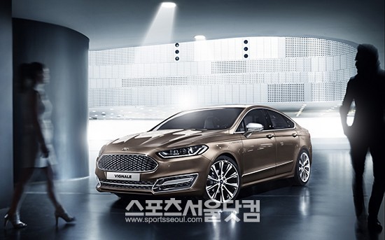 10일(현지시각) 포드는 2013 프랑크푸르트 모터쇼에서 올-뉴 몬데오 비냘리 콘셉트카를 공개했다고 11일 밝혔다. / 사진 = 포드코리아 제공