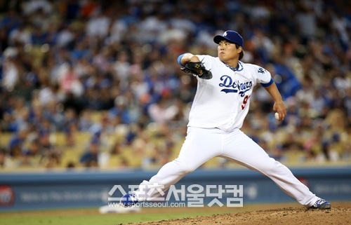 올 시즌 메이저리그에서 대단한 활약을 보인 류현진이 남은 3~4차례의 등판에서 이닝이터의 면모를 변함없이 과시하며 15승을 향해 달려갈 전망이다. / 더팩트DB