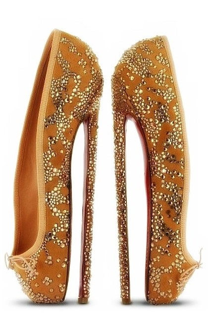 신을 수 없는 하이힐 3탄 게시물이 네티즌의 이목을 사로잡았다. / 온라인커뮤니티