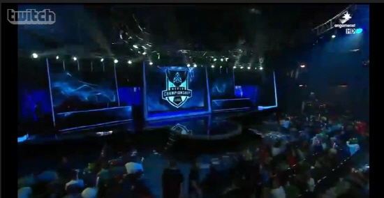 16일 새벽 4시(한국시각) 롤 시즌3 월드 챔피언십이 미국 로스앤젤레스 LA Culver 스튜디오에서 시작됐다./ 트위치 경기 중계 화면 캡처