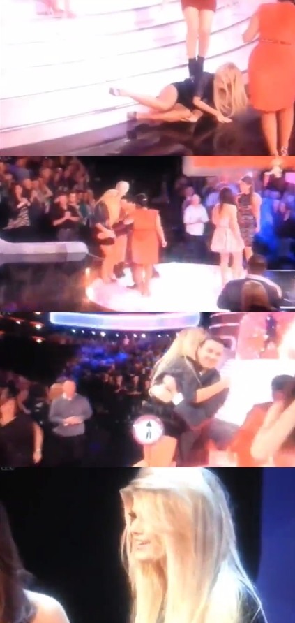 방송 중 무대에 등장하던 여자 모델의 속옷이 노출됐다. / 유튜브 영상 캡처