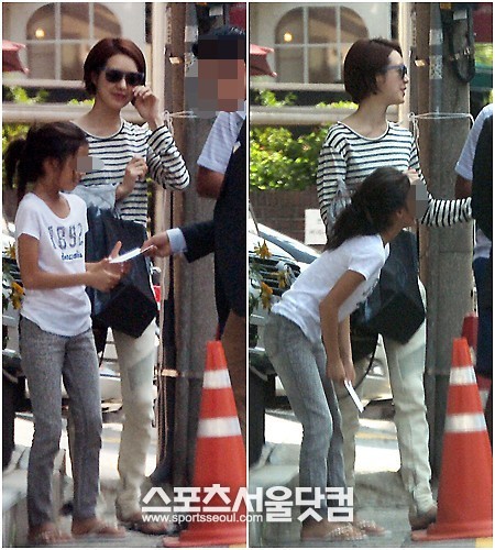 명절을 앞두고 지인에게 용돈을 받고 인사하는 이요원의 딸.