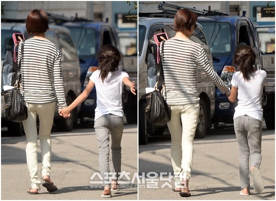 우리는 뒷모습도 닮은 자매같은 모녀랍니다~